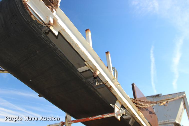 image for item DA4354 Aggregate surge box and conveyor