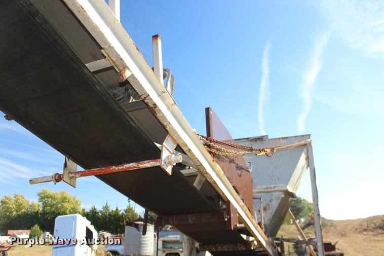 image for item DA4354 Aggregate surge box and conveyor