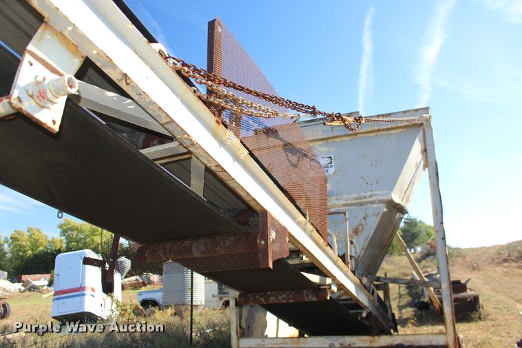 image for item DA4354 Aggregate surge box and conveyor