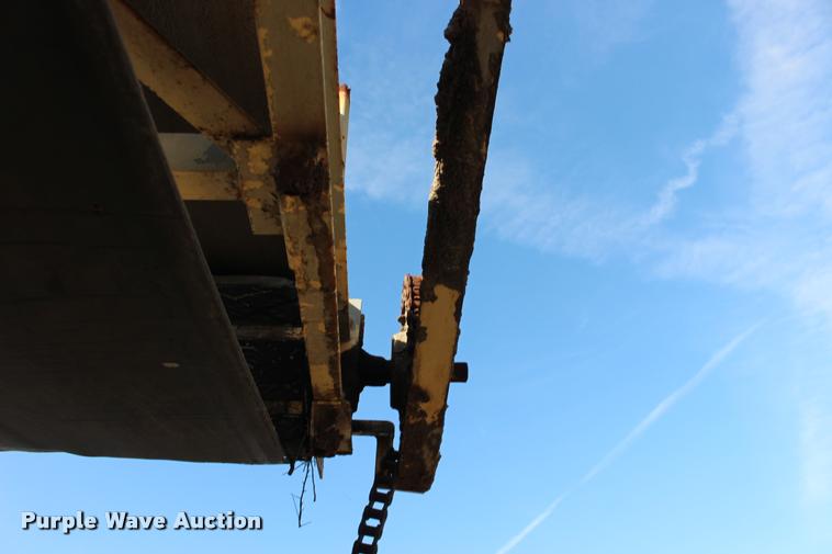 image for item DA4354 Aggregate surge box and conveyor