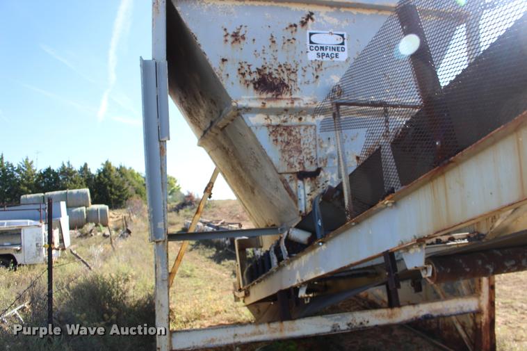 image for item DA4354 Aggregate surge box and conveyor