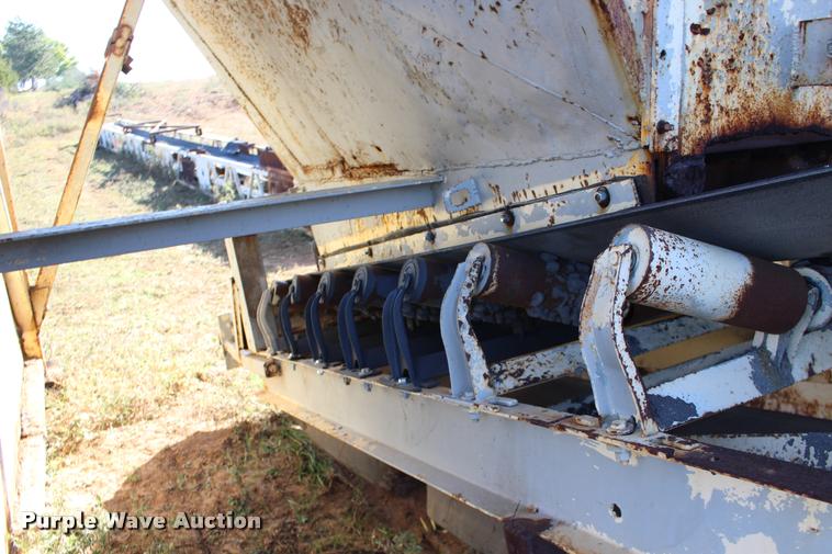 image for item DA4354 Aggregate surge box and conveyor