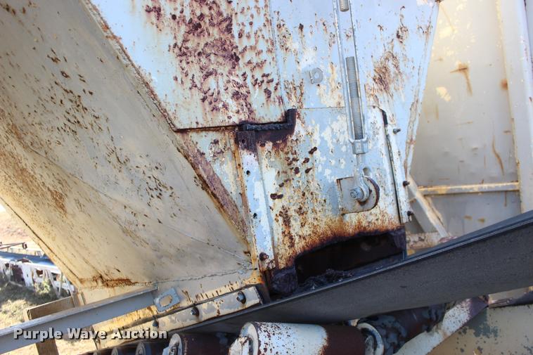 image for item DA4354 Aggregate surge box and conveyor