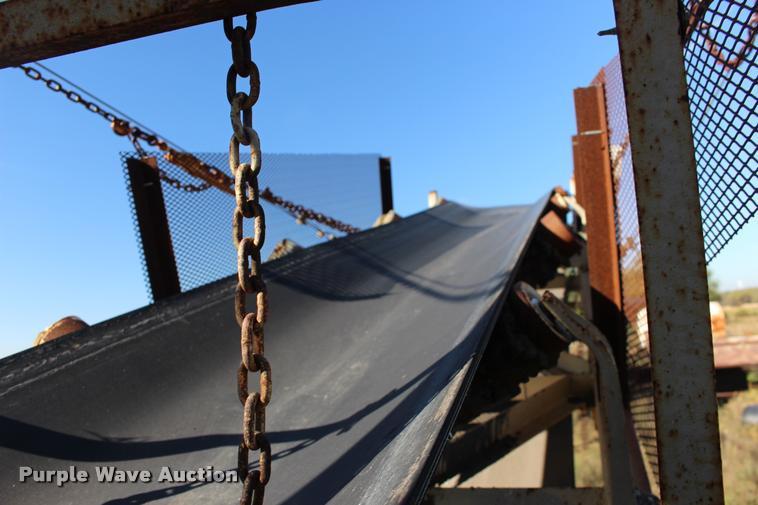 image for item DA4354 Aggregate surge box and conveyor