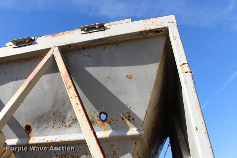 image for item DA4354 Aggregate surge box and conveyor