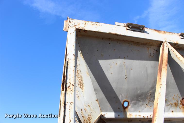 image for item DA4354 Aggregate surge box and conveyor