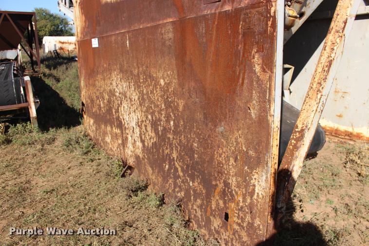 image for item DA4354 Aggregate surge box and conveyor