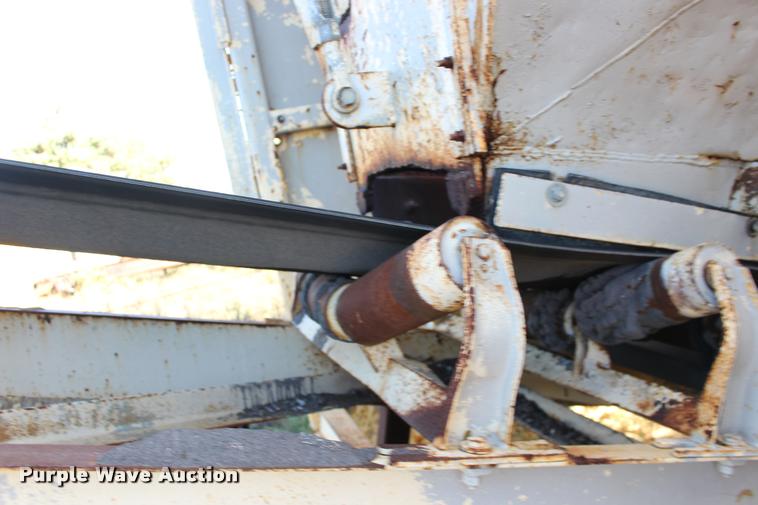 image for item DA4354 Aggregate surge box and conveyor