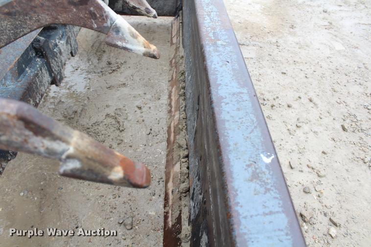 image for item DA4922 2005 Case 570M XT landscape tractor