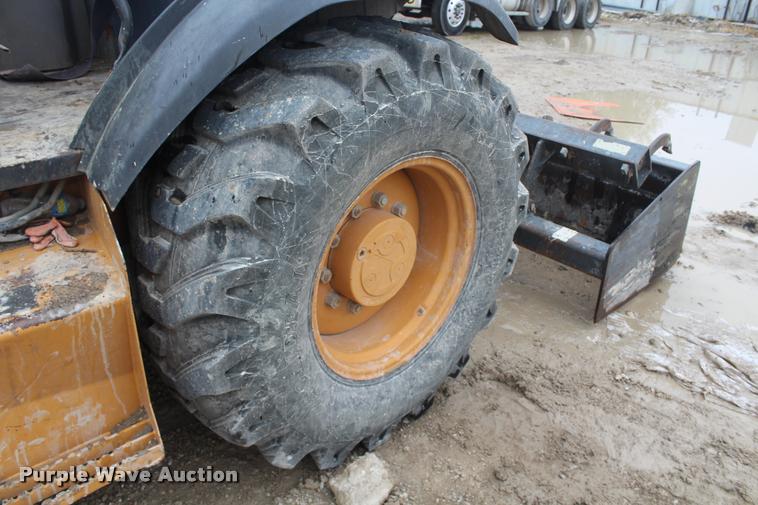 image for item DA4922 2005 Case 570M XT landscape tractor