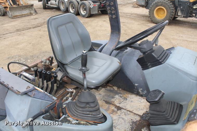 image for item DA4923 1996 Case 570L XT landscape tractor