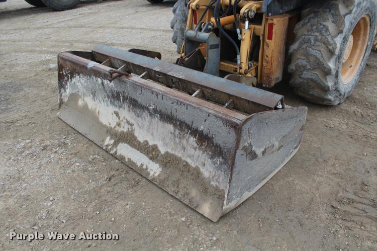 image for item DA4923 1996 Case 570L XT landscape tractor