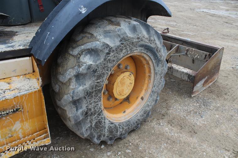 image for item DA4923 1996 Case 570L XT landscape tractor