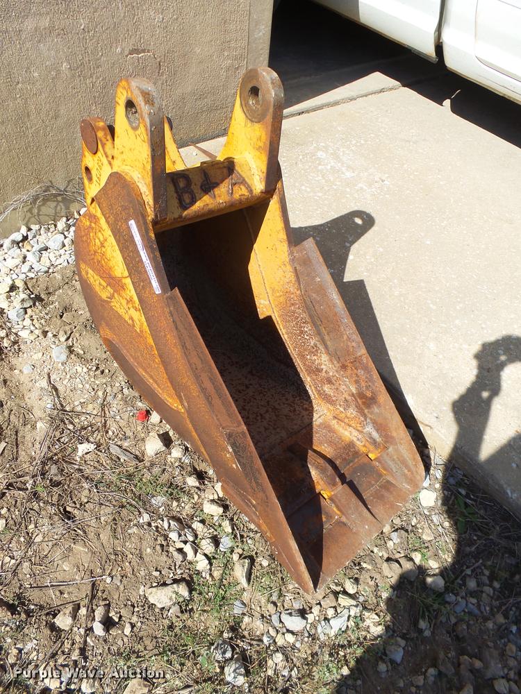 Gannon backhoe bucket in Wichita, KS Item DA9966 sold Purple Wave