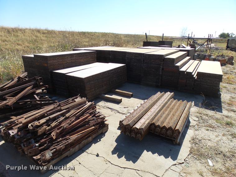 image for item DA9969 Wood and steel modular concrete forms