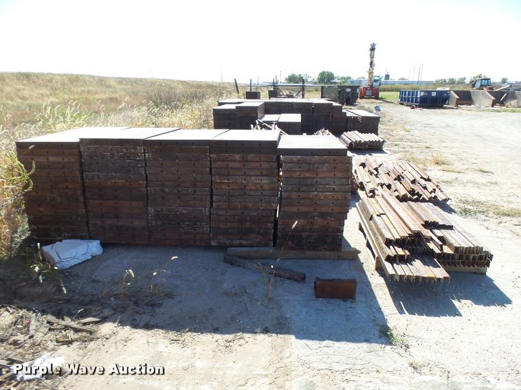 image for item DA9969 Wood and steel modular concrete forms