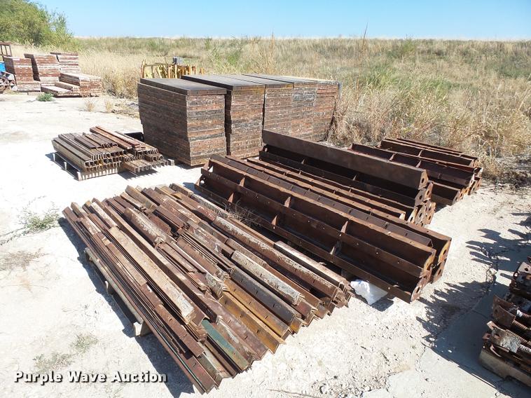 image for item DA9969 Wood and steel modular concrete forms