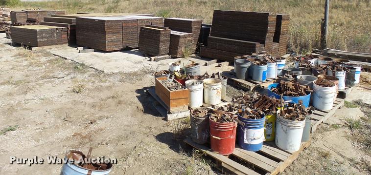 image for item DA9969 Wood and steel modular concrete forms