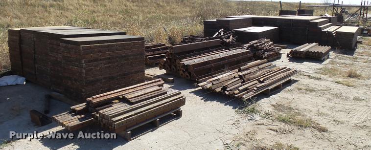 image for item DA9969 Wood and steel modular concrete forms