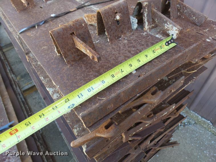 image for item DA9974 Steel concrete edge and curb forms