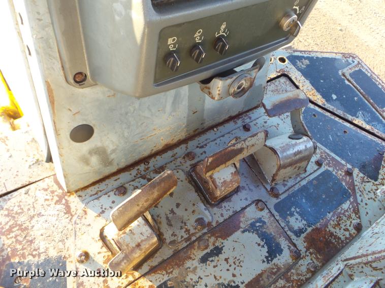 image for item DB3561 1999 Komatsu D41E-6 dozer