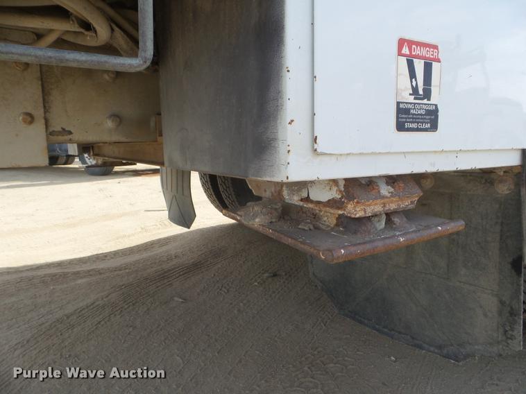 image for item DB3566 2009 International DuraStar 4300 bucket truck