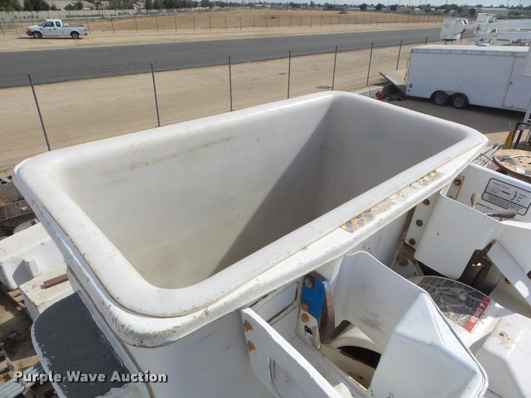 image for item DB3568 2009 International DuraStar 4300 bucket truck