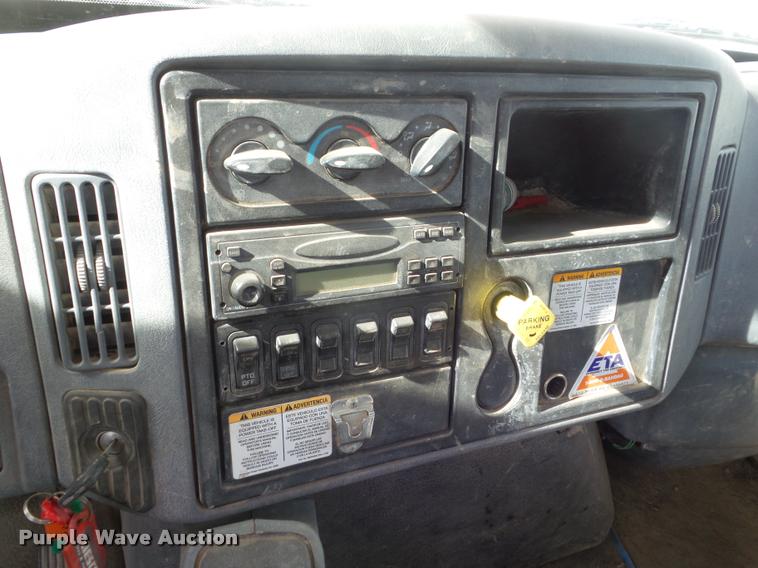 image for item DB3569 2007 International DuraStar 4300 bucket truck