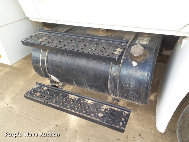 image for item DB3569 2007 International DuraStar 4300 bucket truck