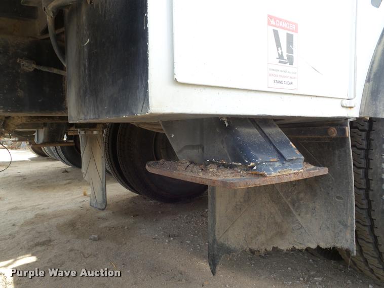 image for item DB3569 2007 International DuraStar 4300 bucket truck