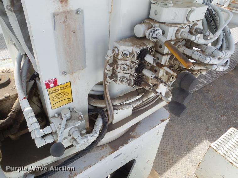 image for item DB3569 2007 International DuraStar 4300 bucket truck