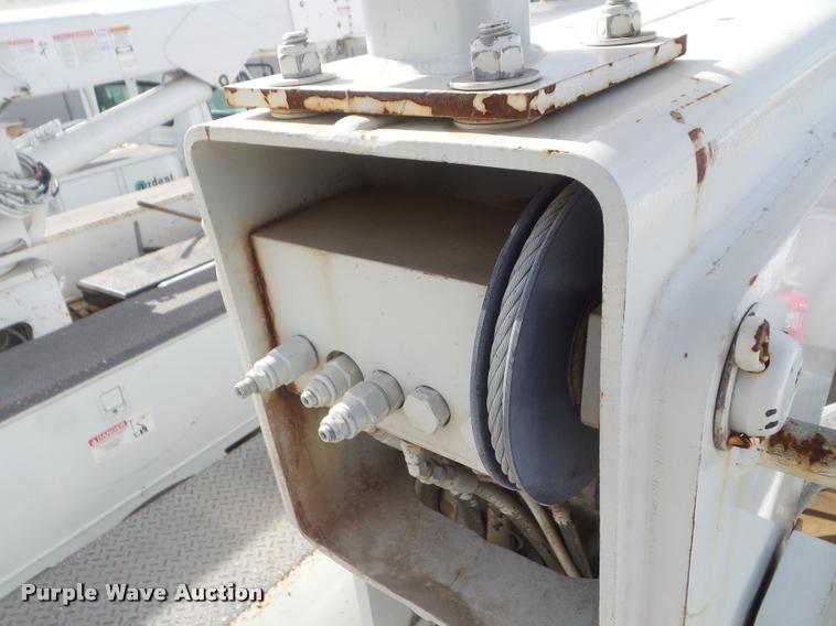 image for item DB3569 2007 International DuraStar 4300 bucket truck