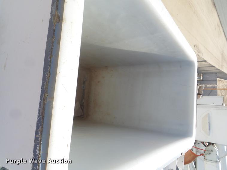 image for item DB3569 2007 International DuraStar 4300 bucket truck