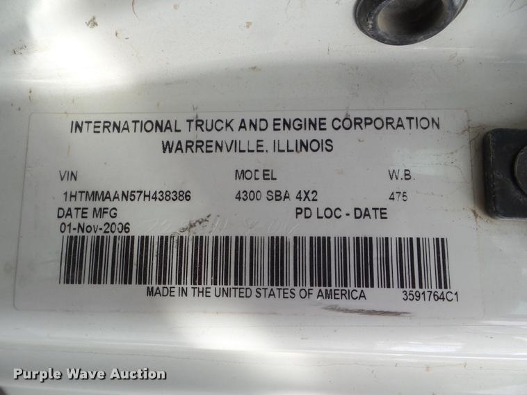 image for item DB3569 2007 International DuraStar 4300 bucket truck
