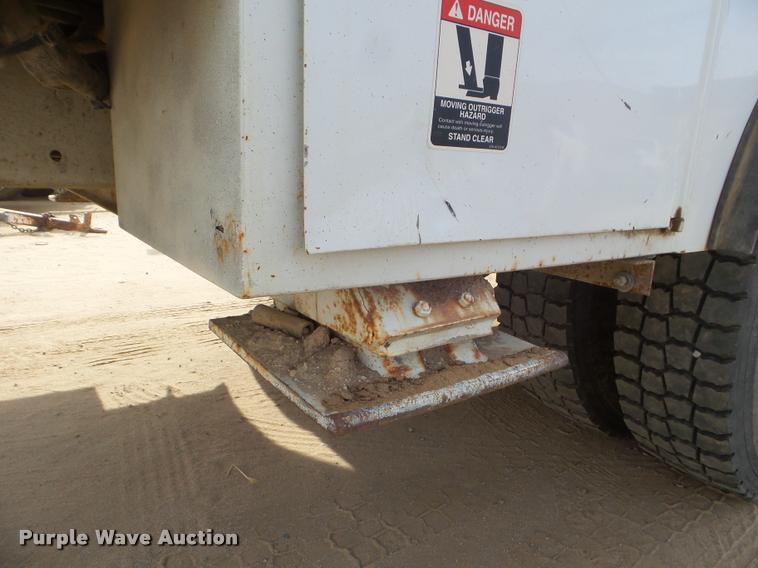 image for item DB3571 2008 International DuraStar 4300 bucket truck