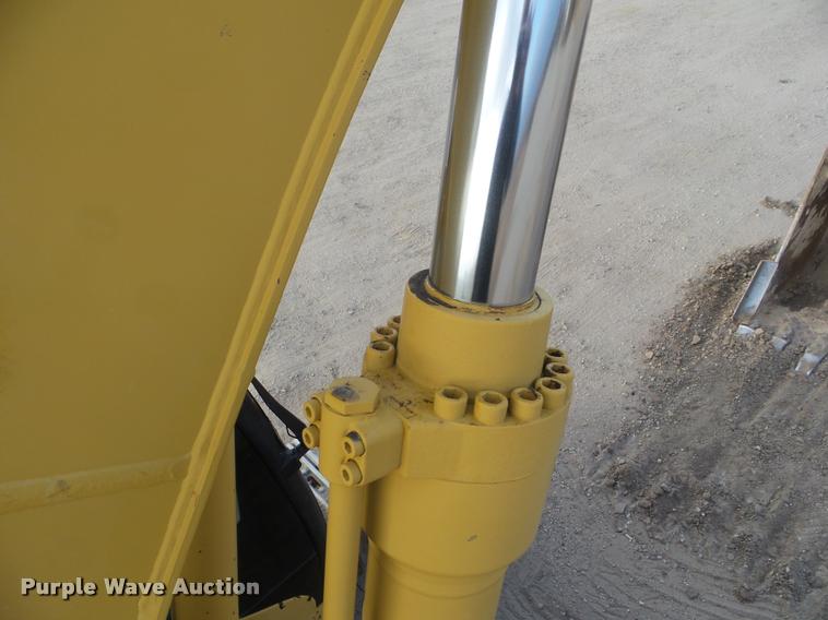 image for item DB3593 2003 Caterpillar 320C excavator