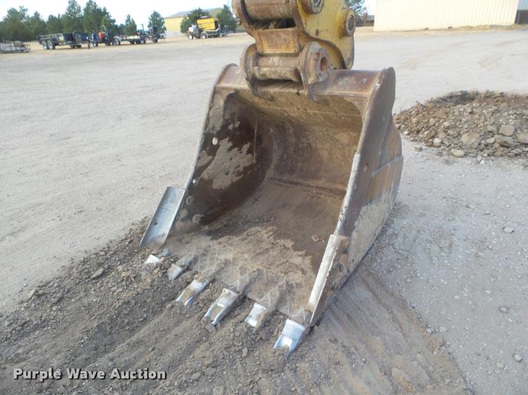 image for item DB3593 2003 Caterpillar 320C excavator