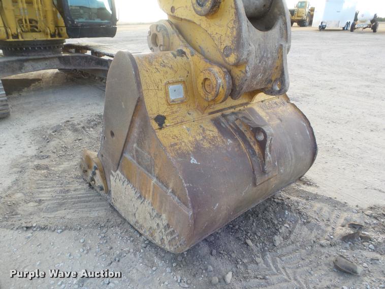 image for item DB3593 2003 Caterpillar 320C excavator