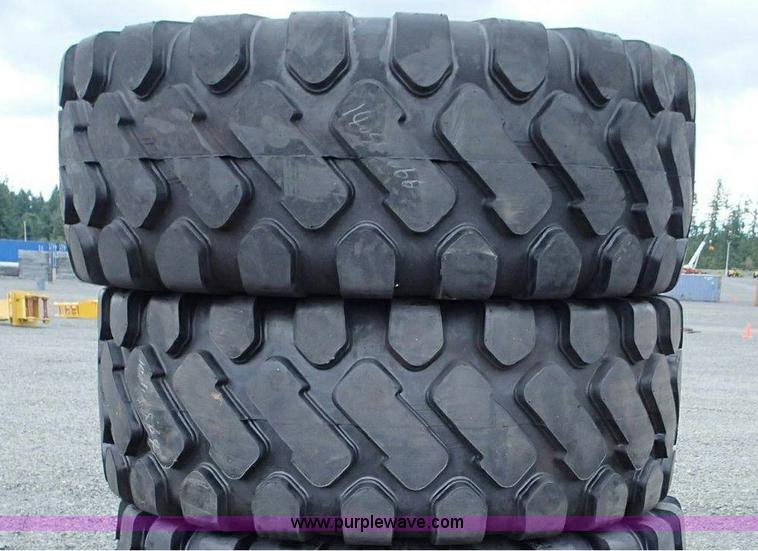 image for item F1504 (4) 23.5-25 tubeless tires