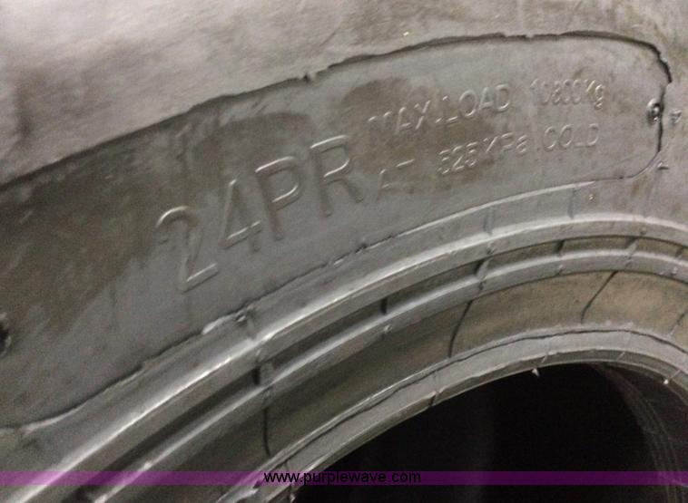 image for item F1504 (4) 23.5-25 tubeless tires