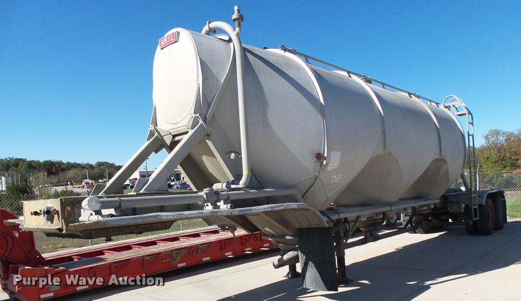 image for item K1046 1988 Heil dry bulk trailer