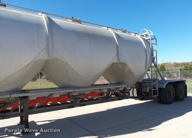 image for item K1046 1988 Heil dry bulk trailer