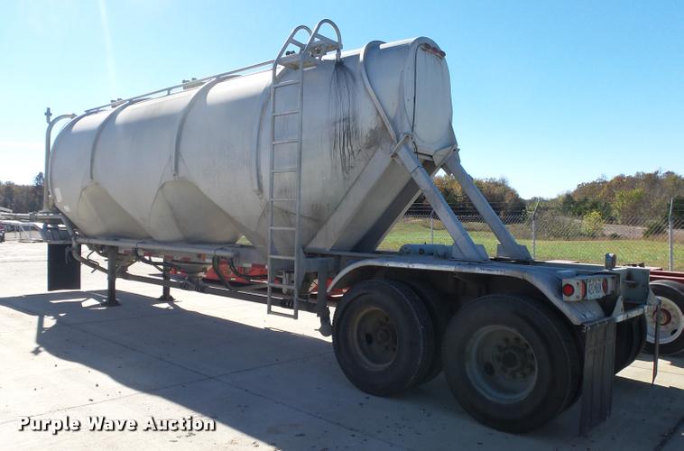image for item K1046 1988 Heil dry bulk trailer