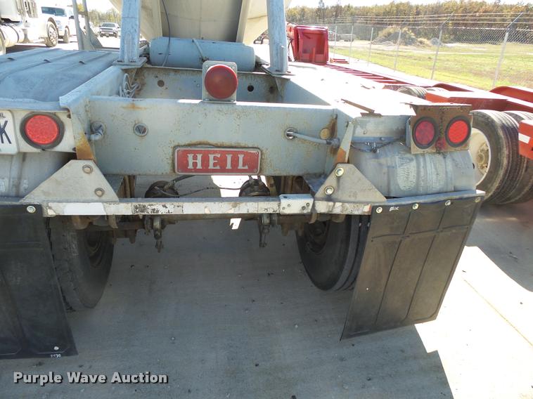 image for item K1046 1988 Heil dry bulk trailer