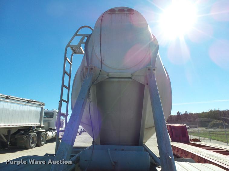 image for item K1046 1988 Heil dry bulk trailer