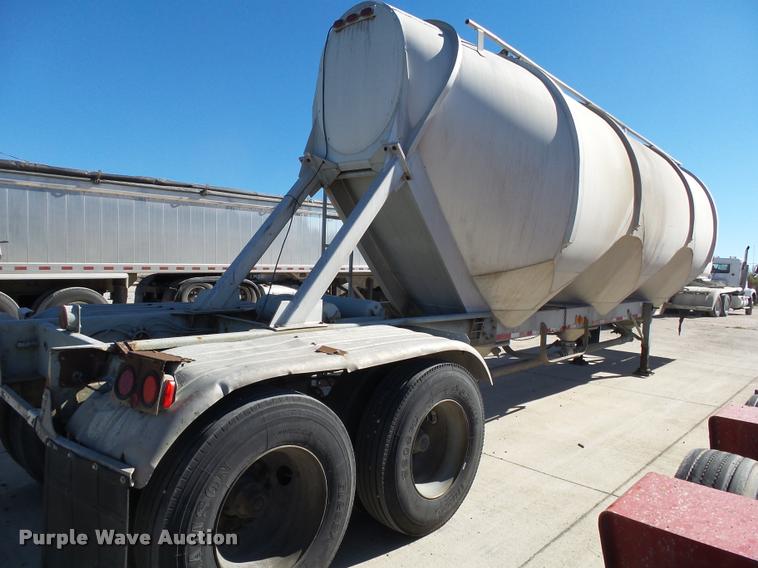 image for item K1046 1988 Heil dry bulk trailer