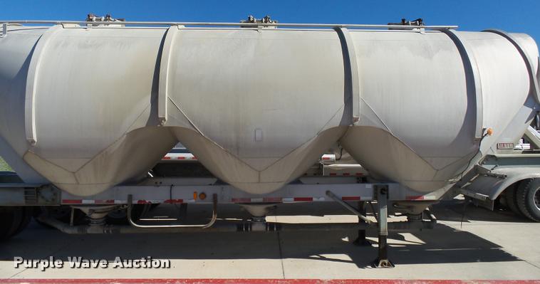 image for item K1046 1988 Heil dry bulk trailer