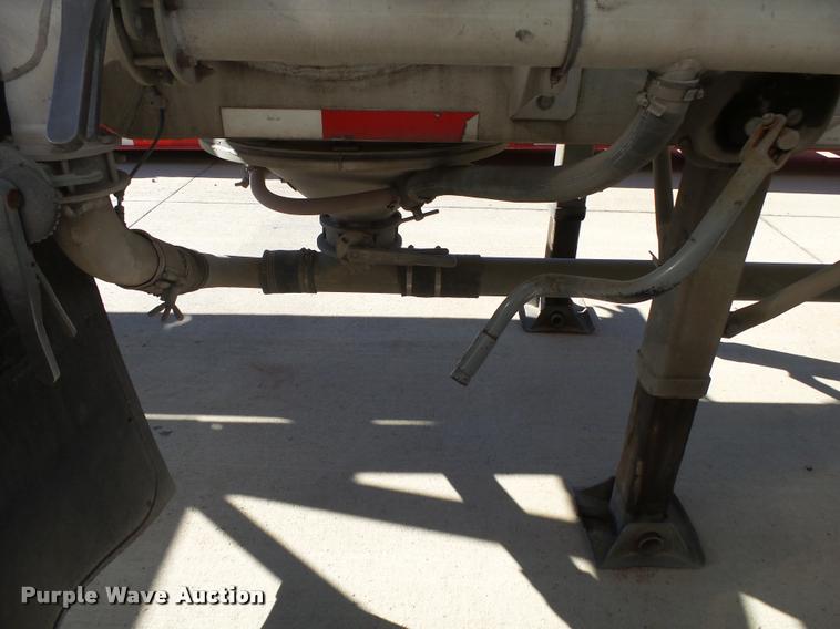 image for item K1046 1988 Heil dry bulk trailer