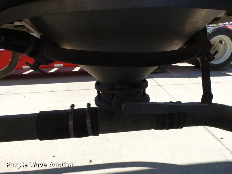 image for item K1046 1988 Heil dry bulk trailer