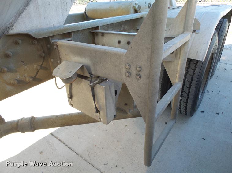 image for item K1046 1988 Heil dry bulk trailer